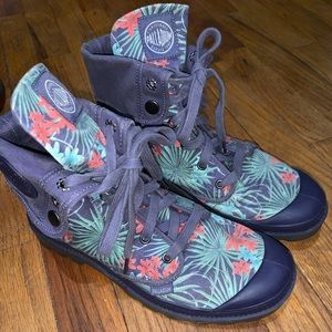 Like-new Palladium boots